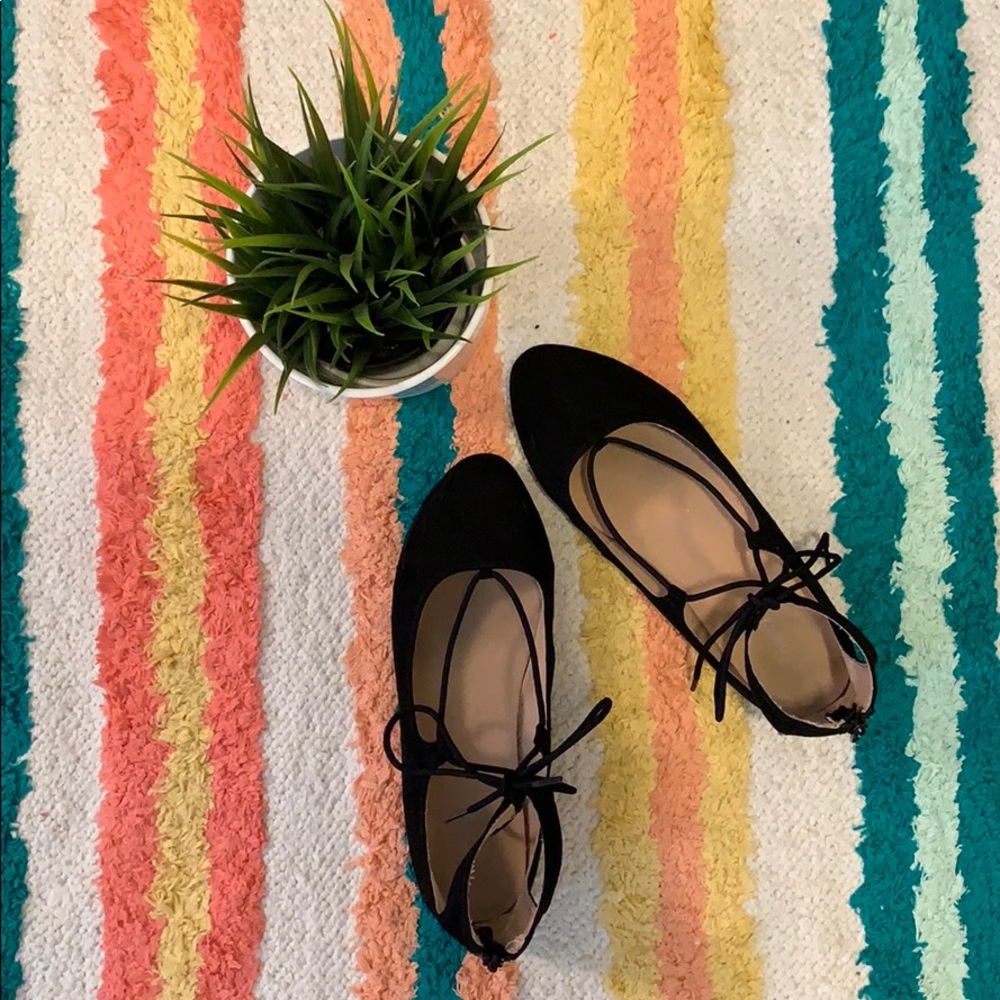 Lace up flats with zippers in the back! 💘